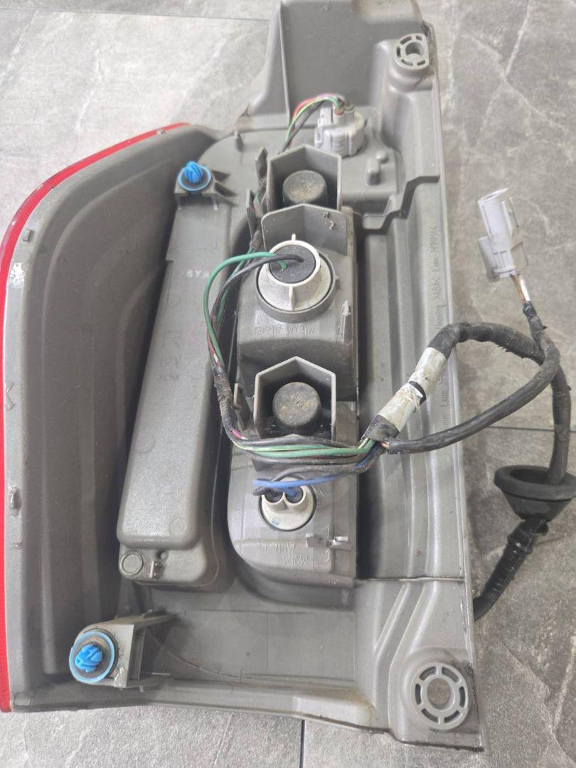LA600S ダイハツ　タント　テールランプ