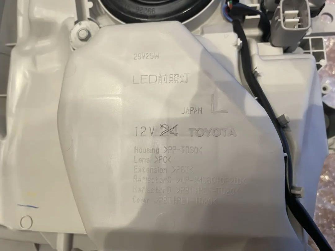 ハイエース8型 純正LEDヘッドライト左右 新車外し最高 の