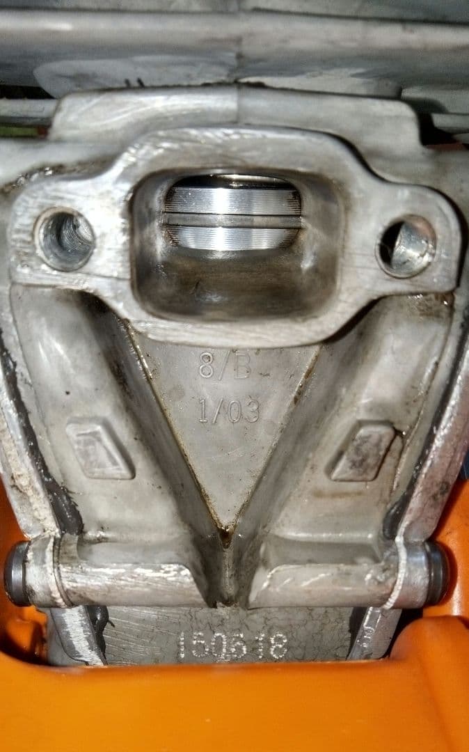 ハスクバーナエンジンチェーンソー135e