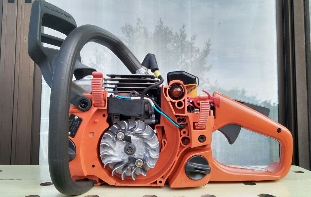 ハスクバーナエンジンチェーンソー135e