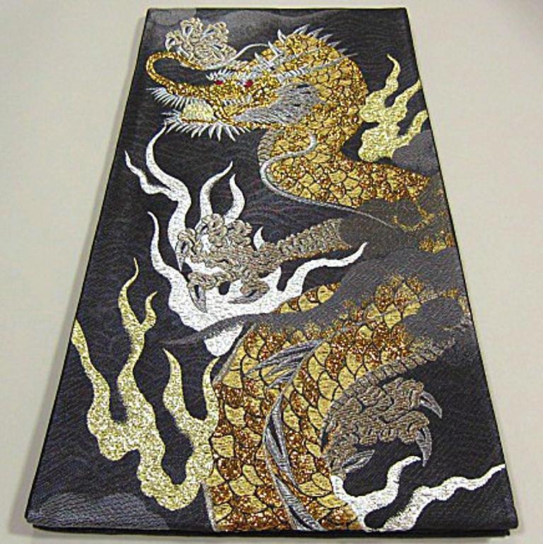 迫力ある逸品　新品　太箔金駒刺繍入り西陣織袋帯　 昇龍・ドラゴン『綿芯御仕立付』