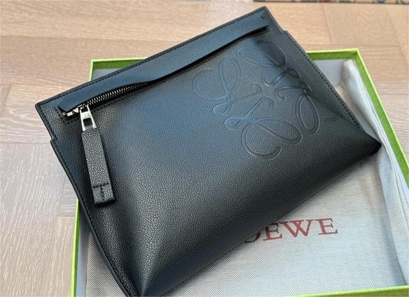 LOEVE Tポーチ クラッチバッグ セカンドバッグ 黒 レザー