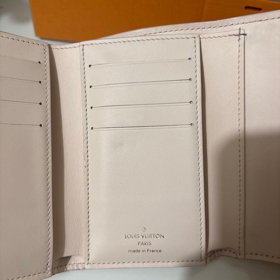 Louis Vuitton ポルトフォイユカプシーヌコンパクト 財布 Louis Vuitton ポルトフォイユカプシーヌコンパクト 財布