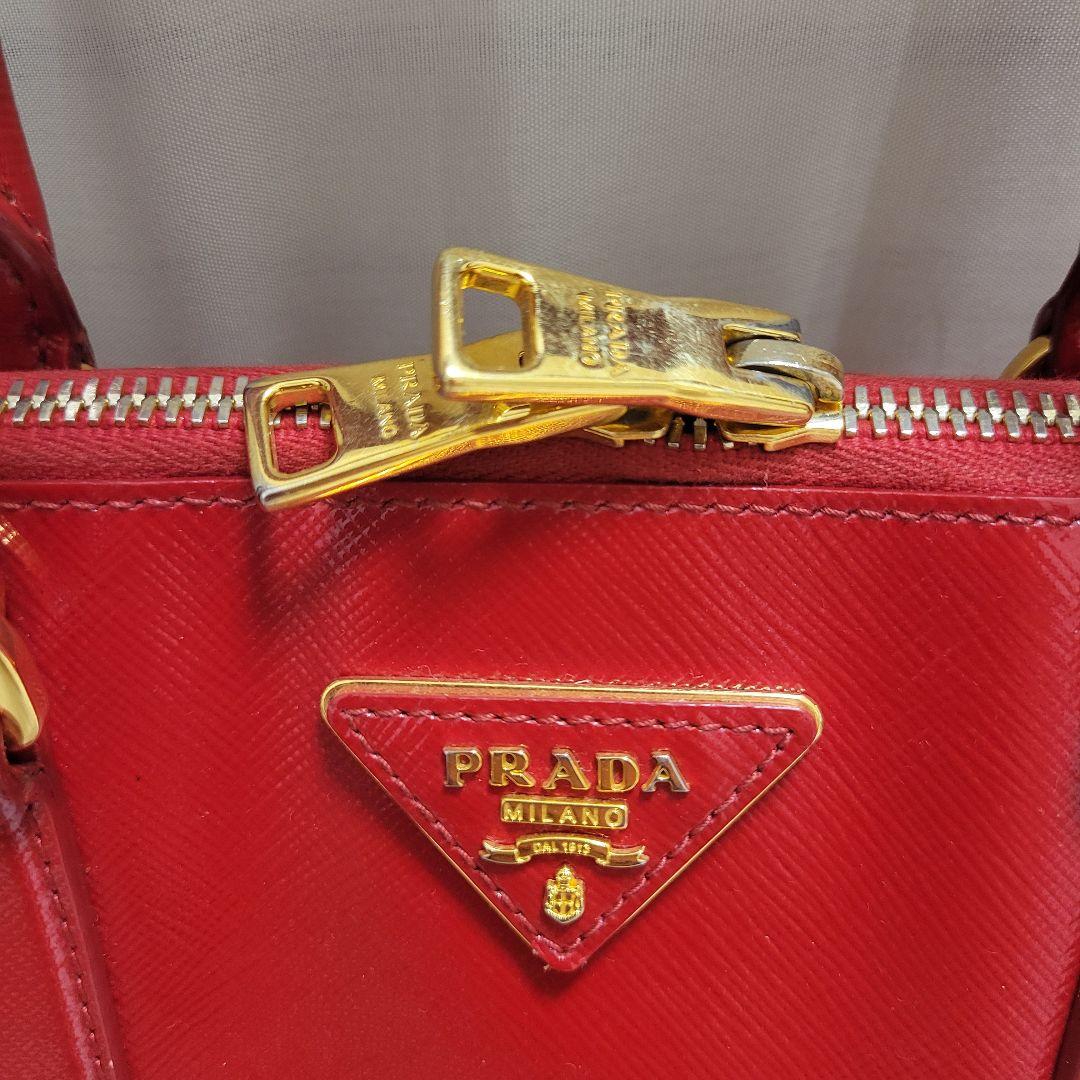 PRADA 赤 レザー ハンドバッグ