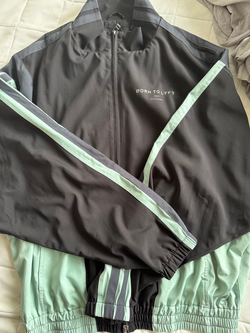 大幅値下げ。LYFT限定色トラックジャケット