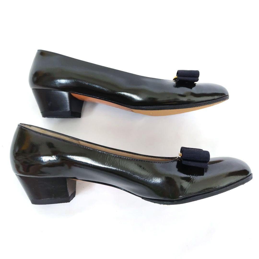 フェラガモ【Ferragamo】エナメル ヴァラ パンプス ネイビー