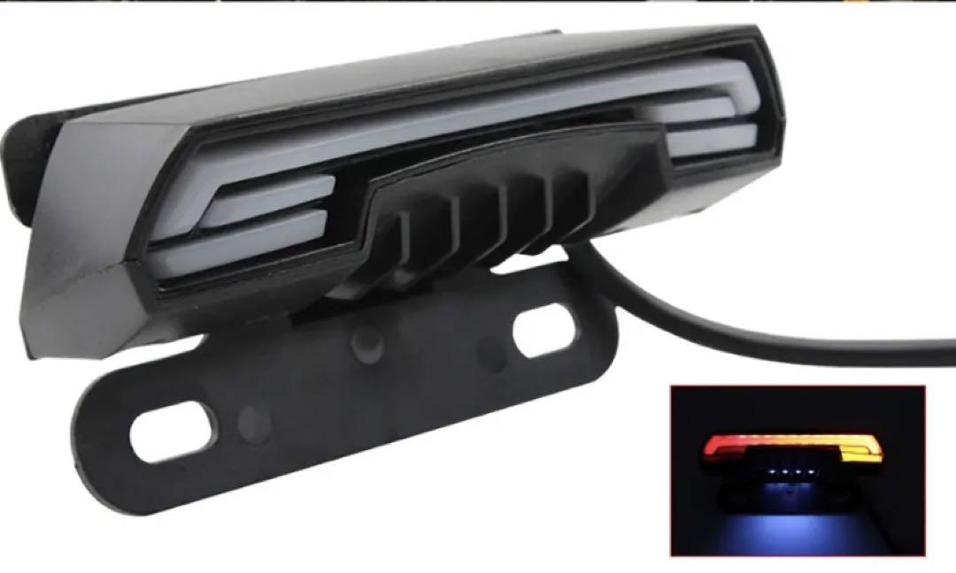 ウインカー内蔵　スリム　LEDテールレンズ