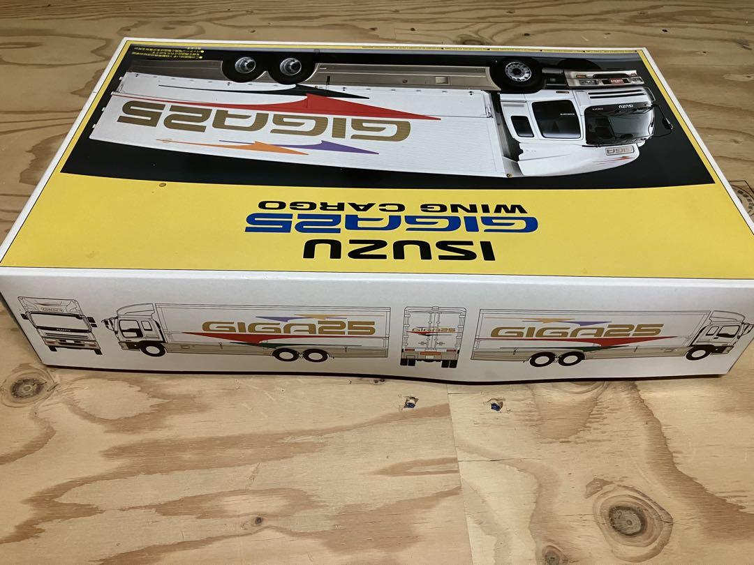 1/32 アオシマ　イスズ　GIGA25 ウィングカーゴ