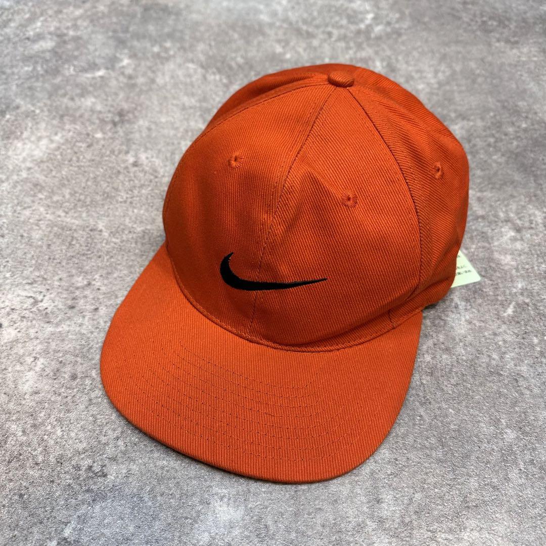 NIKE 90s オレンジ 刺繍ロゴ キャップ