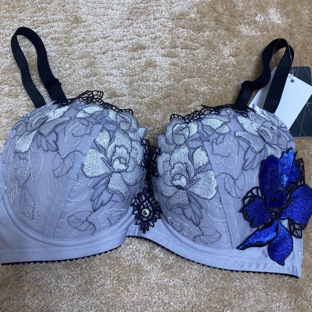 新品未使用タグ付 サルート 76セット売り 店舗限定Rich Veil Bra