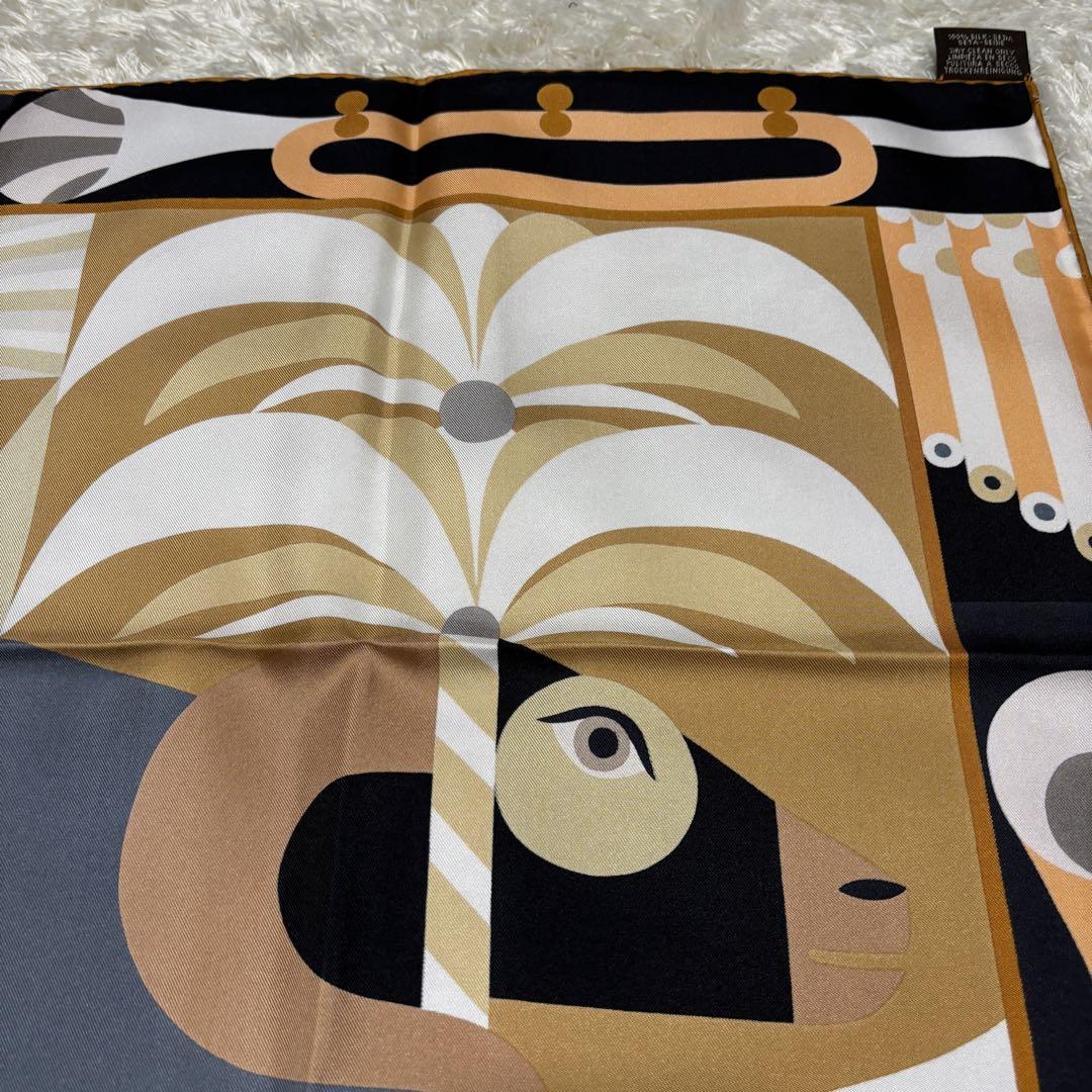 HERMES 最新作 人気スカーフ カレ90 シルク Parade en Fanfare