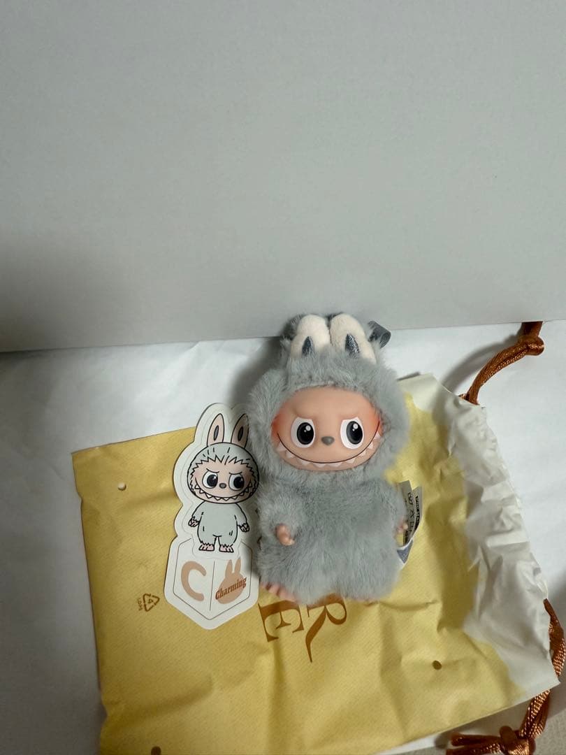 【C】ラブブ ぬいぐるみペンダント Labubu pin for love