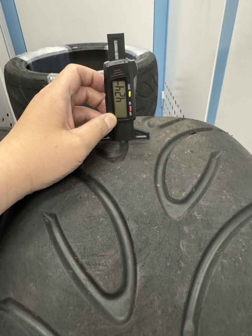 YOKOHAMA ADVAN A050 265/35r18 Mコン2本②