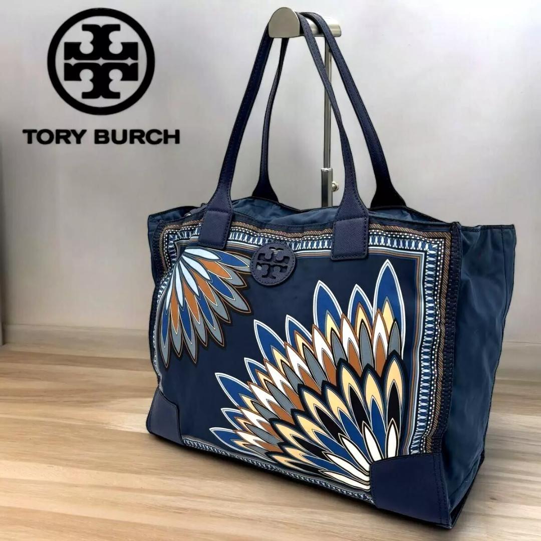 TORY BURCH グロスレザー トートバッグ TORY BURCH（トリーバーチ）の「Tory Burch - チェーン柄 トート