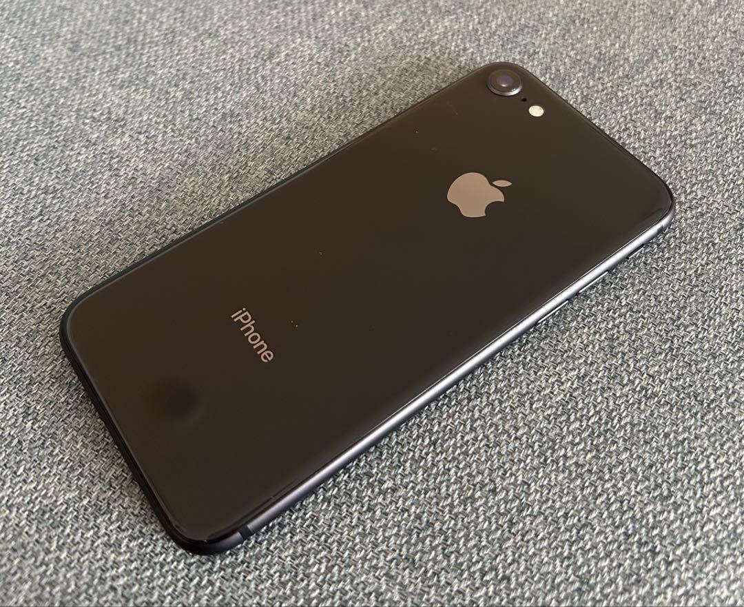 iPhone8 スペースグレー 64GB SIMロック解除済み
