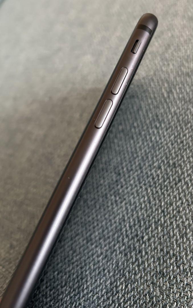 iPhone8 スペースグレー 64GB SIMロック解除済み