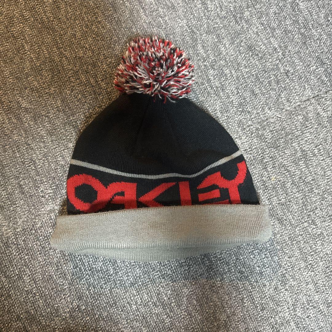 OAKLEY オークリー　ボンボンニット　ビーニー