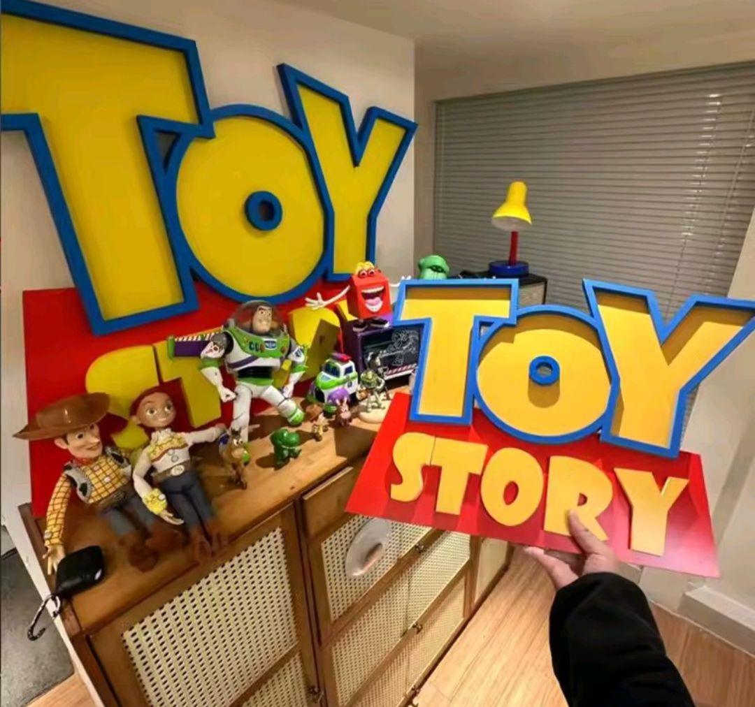 【ビッグサイズ】トイストーリー　タイトルロゴ　　ロゴパネル　インテリア ビッグサイズ】トイストーリー タイトルロゴ ロゴパネル