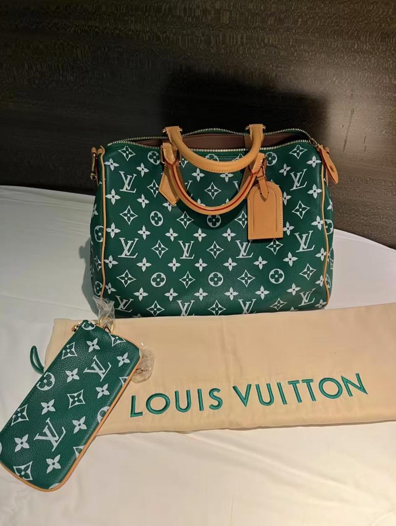 LOUIS VUITTON グリーン ショルダーバッグ - メルカリ