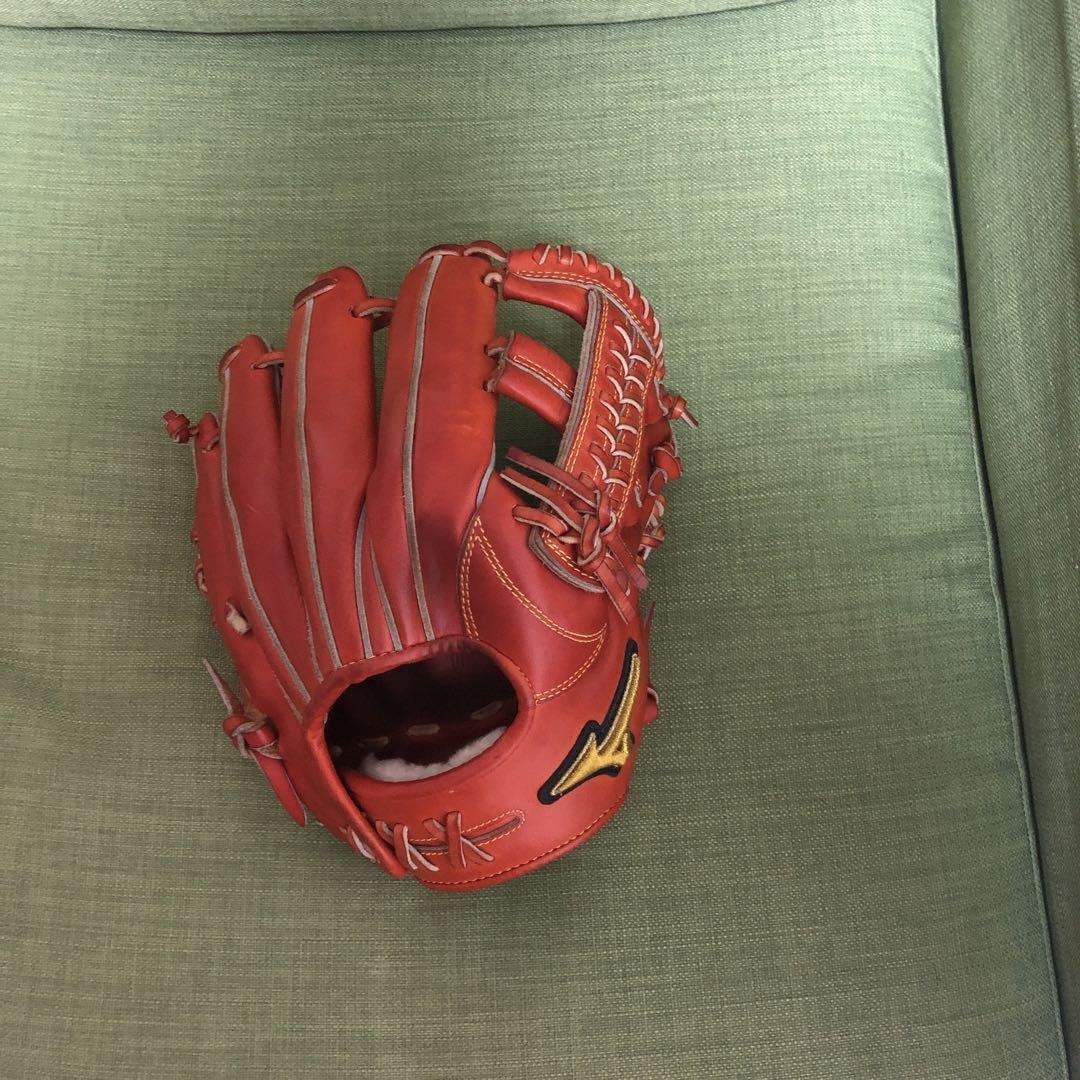 ミズノプロ内野手用、クロスウェブのグローブで。使用は5回程度です。 ミズノプロ内野手用、クロスウェブのグローブで。使用は5回程度です。