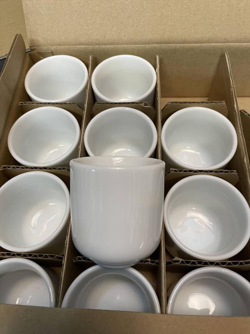 まごころ堂特価未使用長期在庫品陶器製の湯呑無地11個セット5798