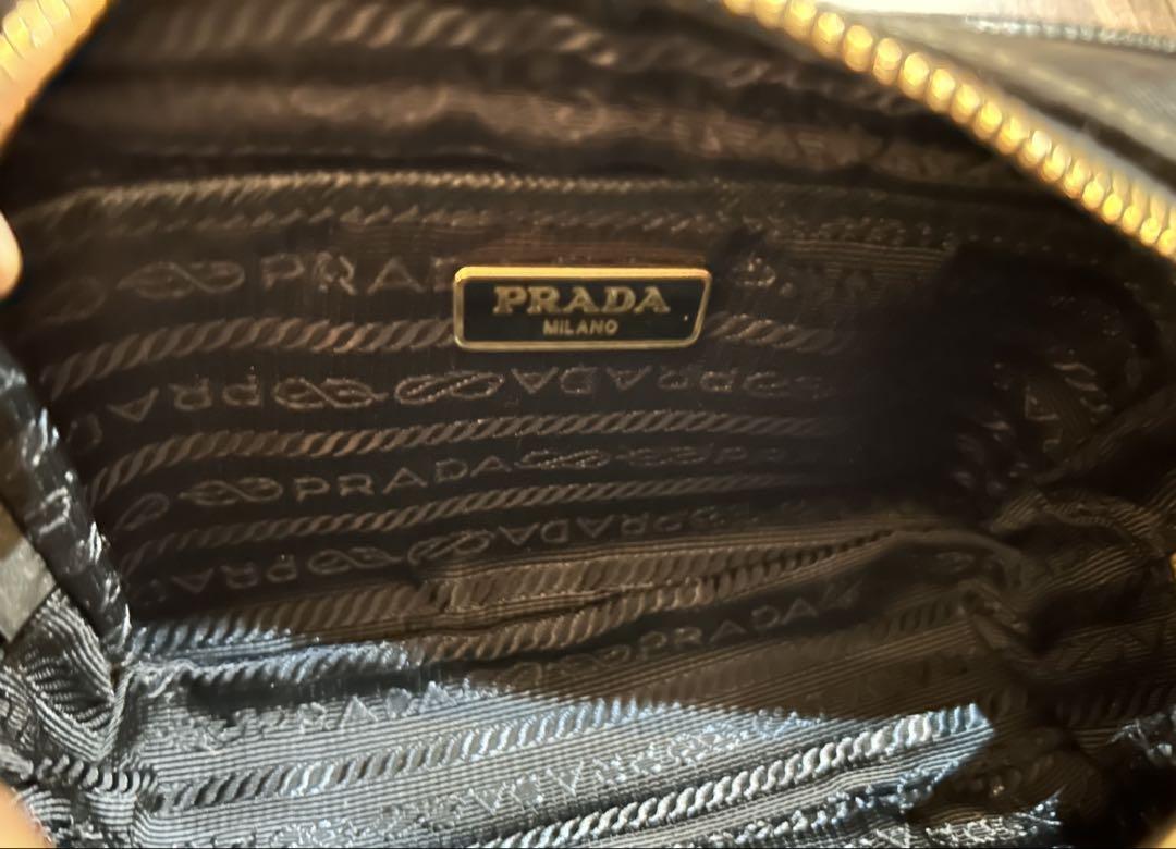 PRADA ミニショルダーバッグ 黒 レザー