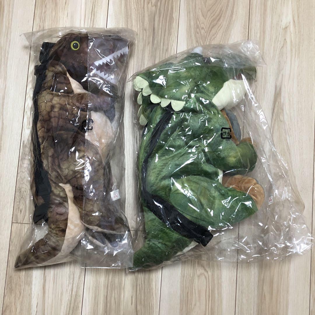 新品・未使用！　恐竜ボディバッグ & 恐竜ぬいぐるみリュックサック　４点セット
