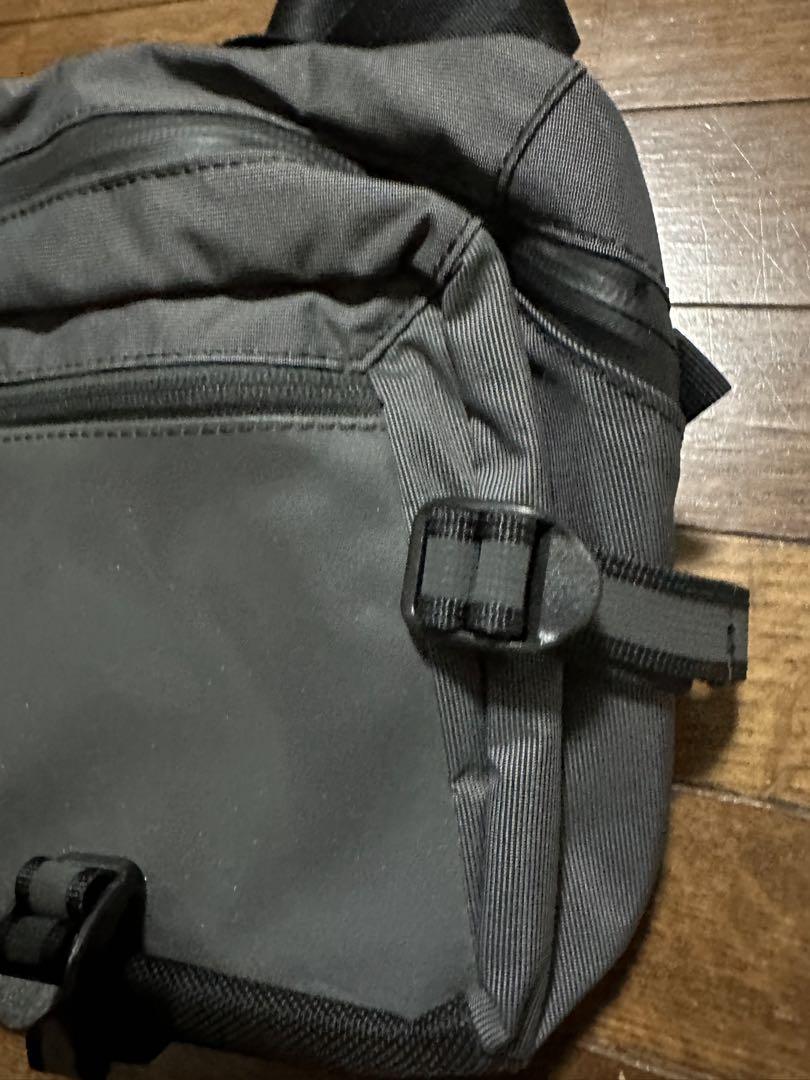 CHROME ボディバック