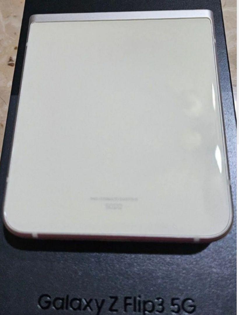 Samsung Galaxy Z Flip3 5G+ Galaxy Buds 2