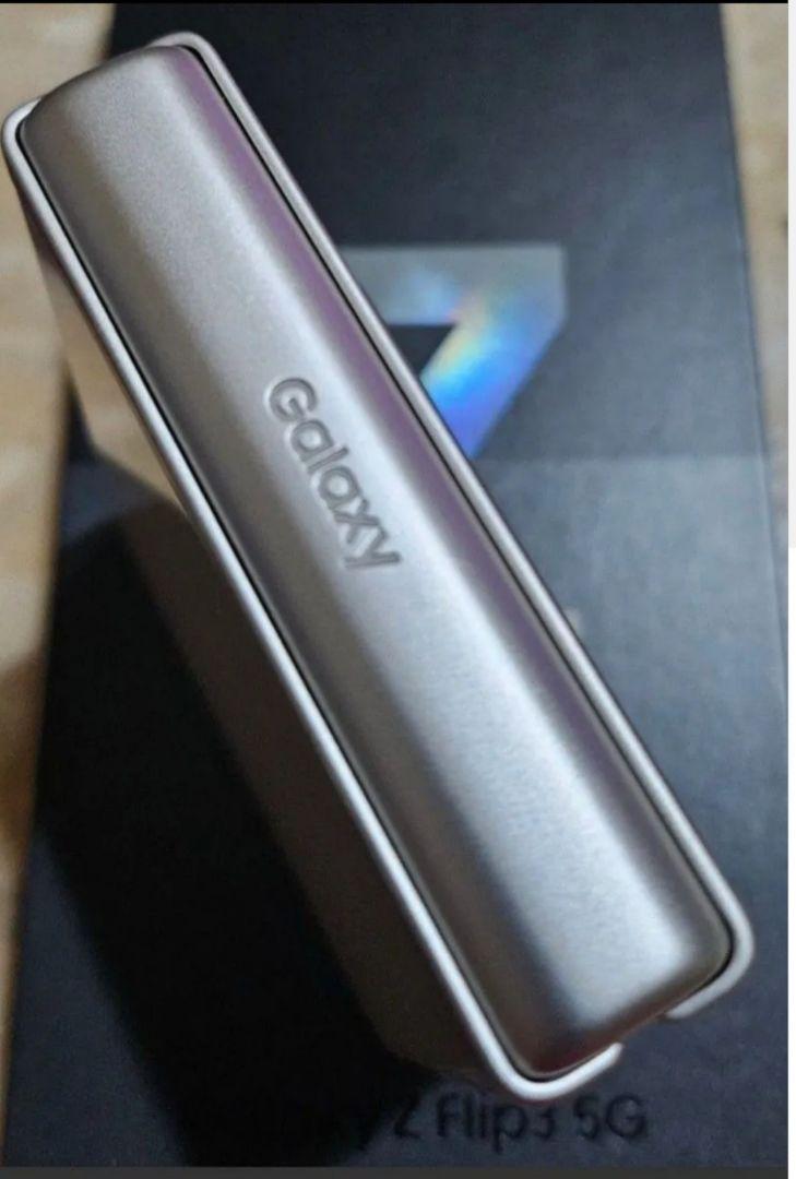 Samsung Galaxy Z Flip3 5G+ Galaxy Buds 2