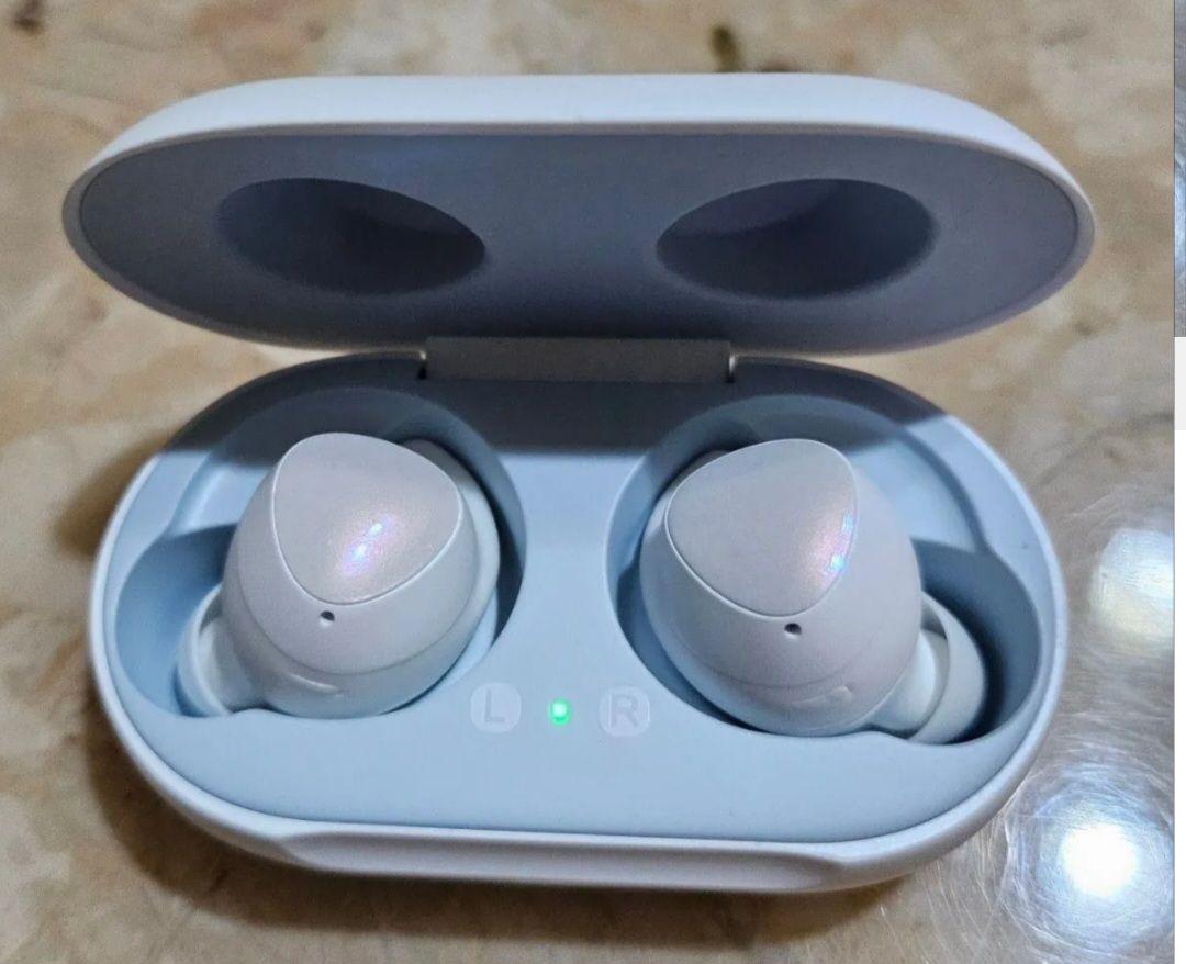 Samsung Galaxy Z Flip3 5G+ Galaxy Buds 2