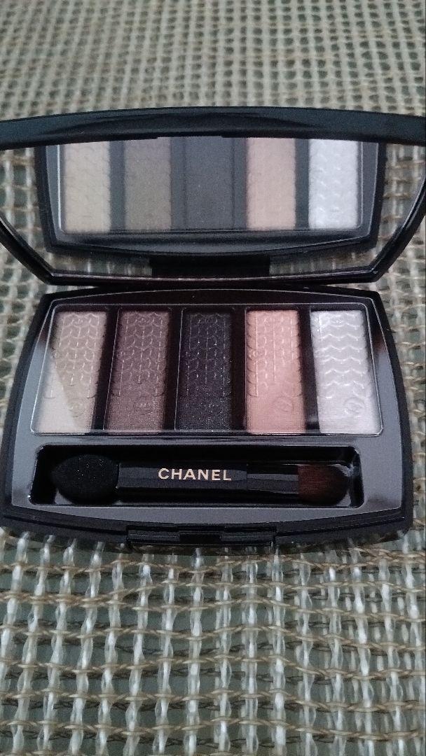 新品未使用　CHANEL アイシャドウパレット 5色ルミエールグラフィック