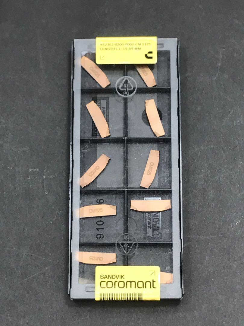 旋盤チップ　サンドビック　新品　特価