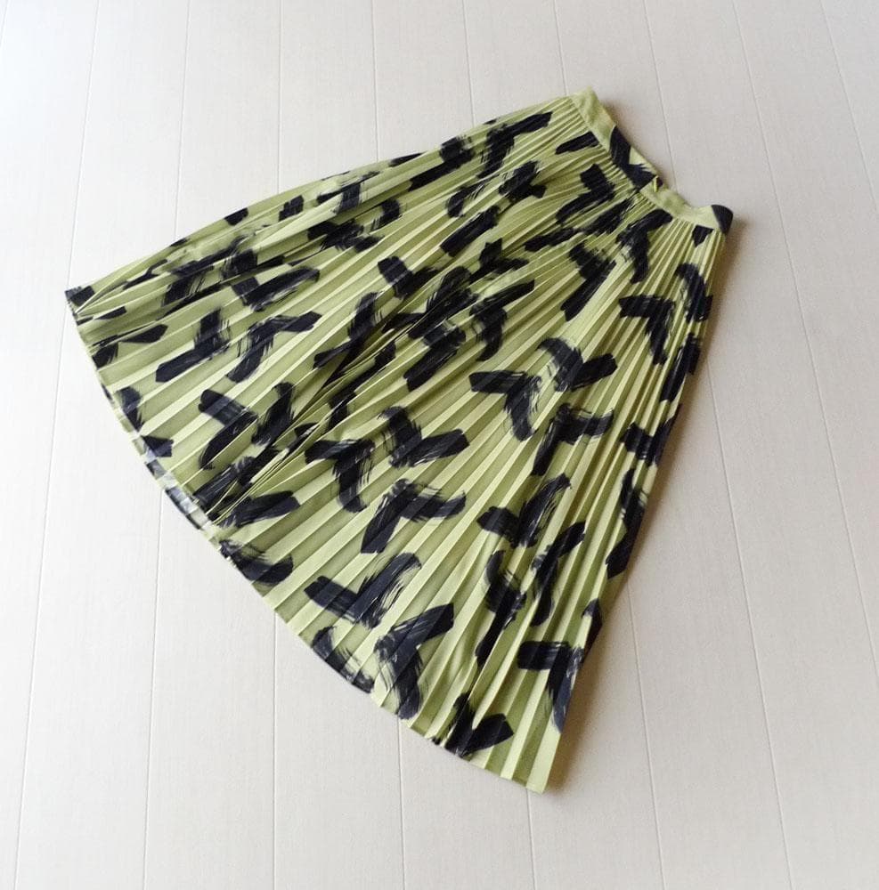 美品【A PUPIL】デミルクス ビームス 4万 イエローの総柄プリーツスカート 美品【A PUPIL】デミルクス ビームス 4万 イエローの総柄プリーツスカート