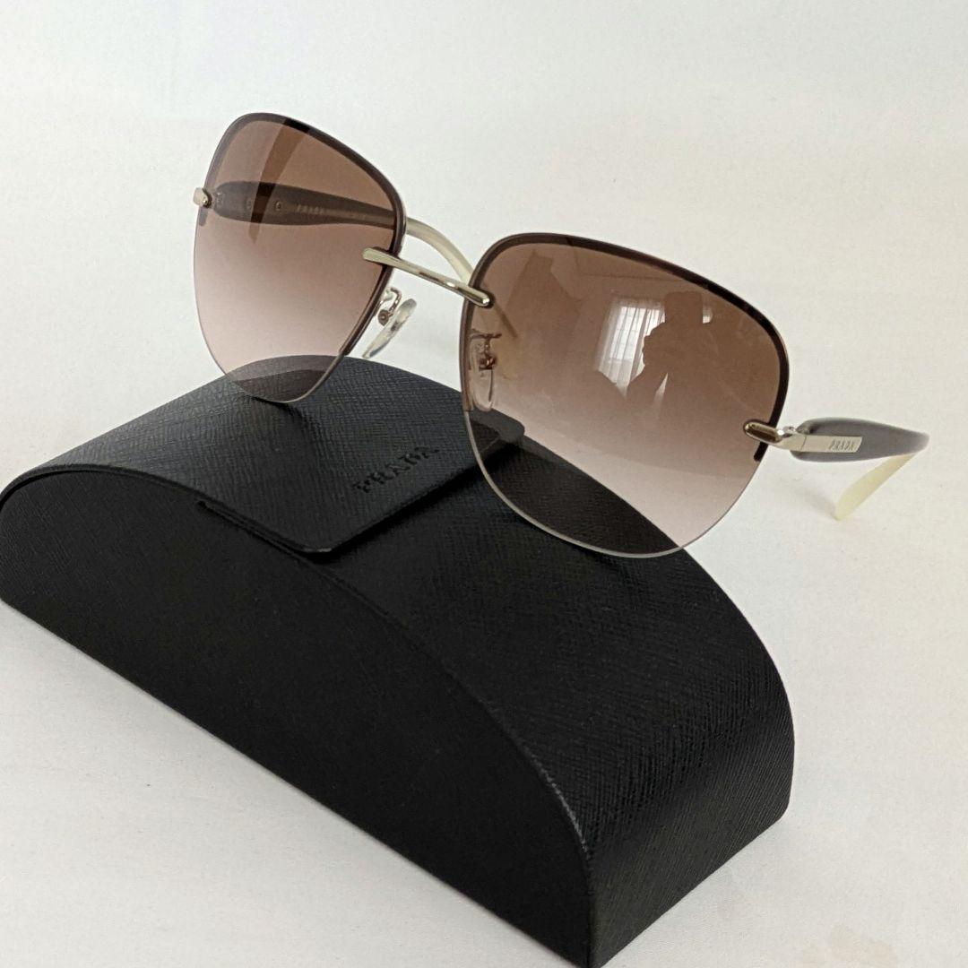【再入荷】 超極美品】 PRADA SPR50O-A プラダ サングラス ケース付き 小物