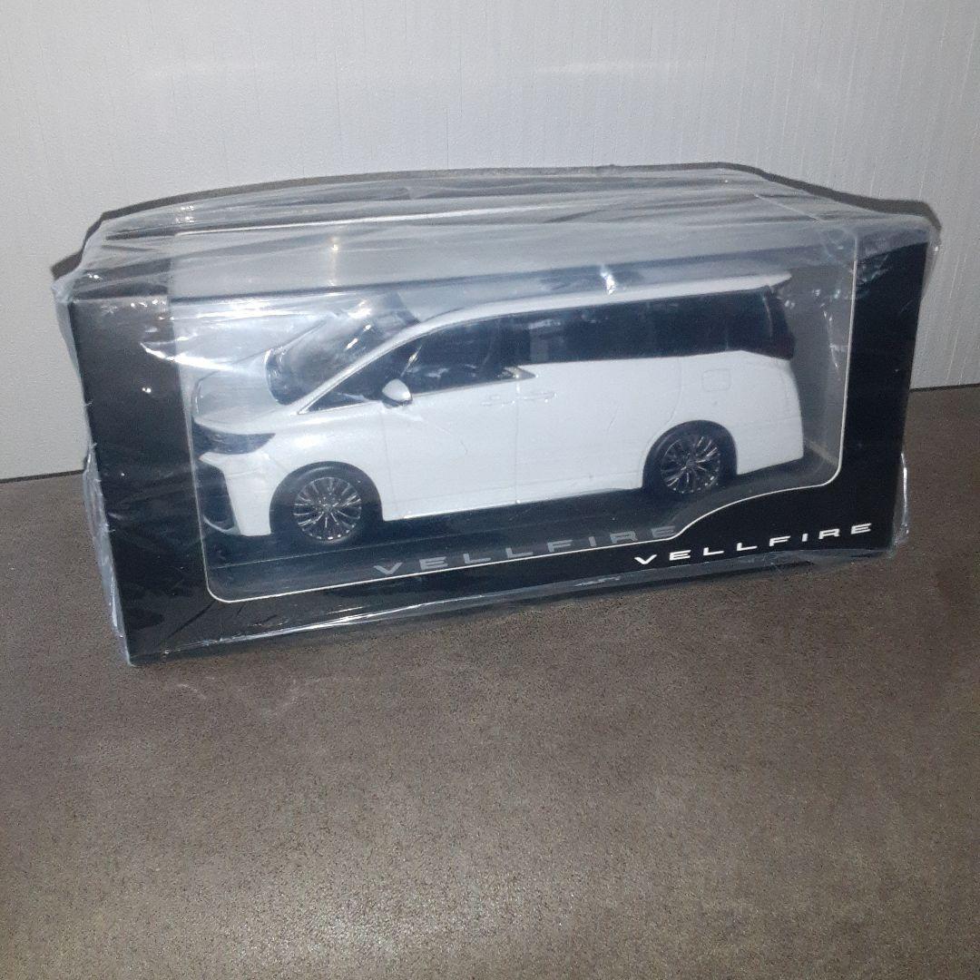 トヨタ　ヴェルファイア　ミニカー　ホワイトパール　カラーサンプル　非売品