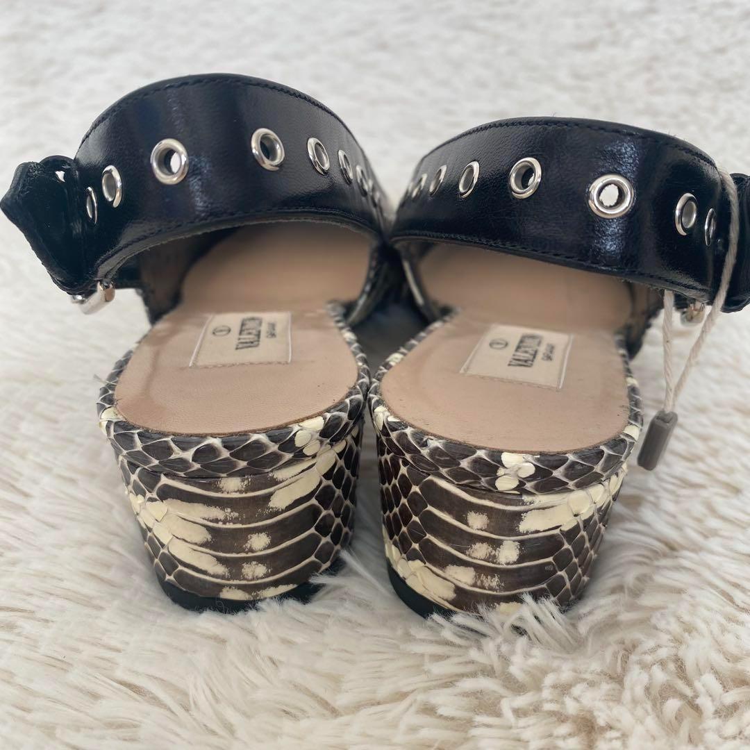 未使用♡VALENTINO 35 ヴァレンティノ　パイソン柄　フラットシューズ