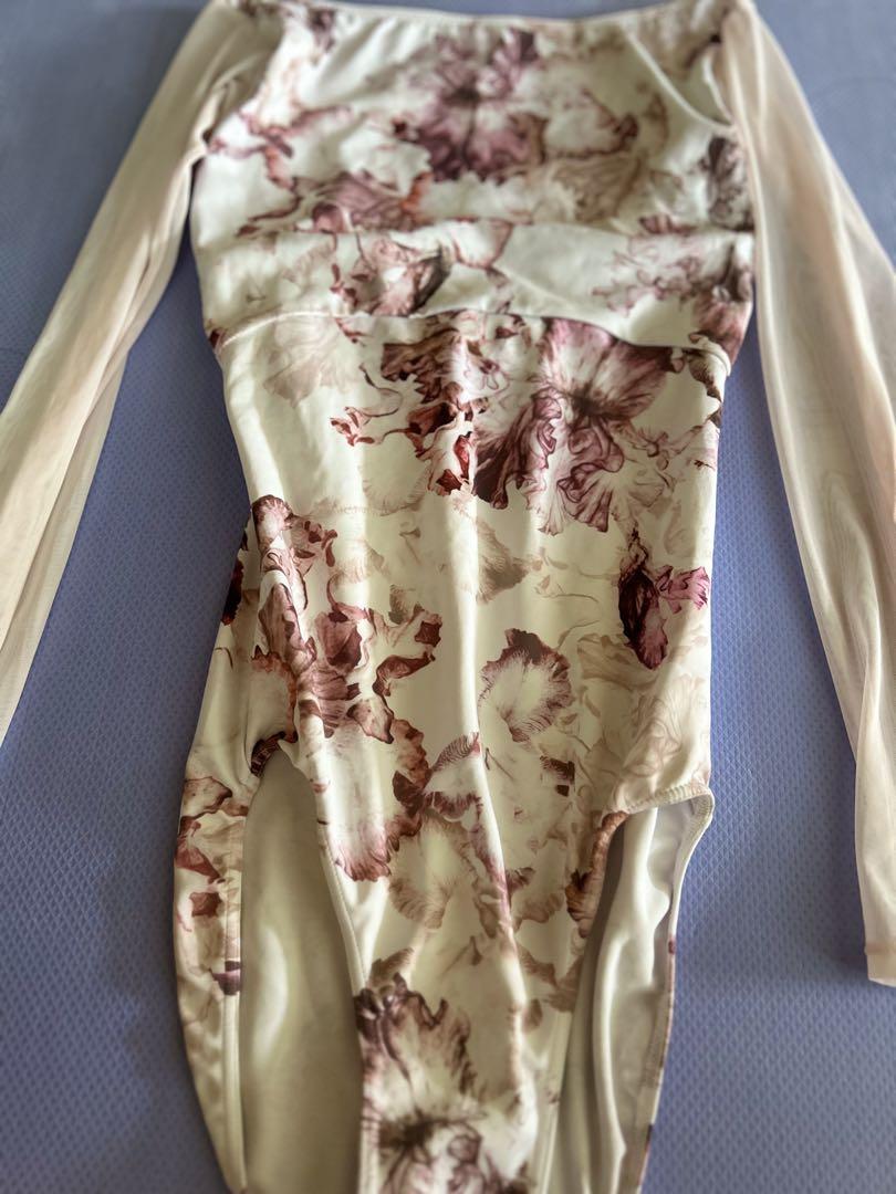 スティナ　花柄長袖レオタード サイズ7 Stina スティナ 長袖 バレエ 花柄 黒 レオタード M type T 新品