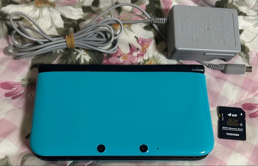 ニンテンドー3DS LLターコイズ×ブラック 本体/タッチペン/SD/充電器付き