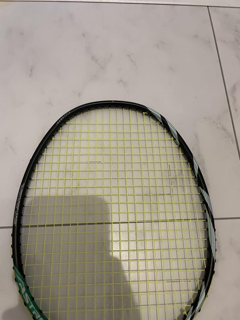 YONEX アストロクス11バドミントンラケット ケース付き
