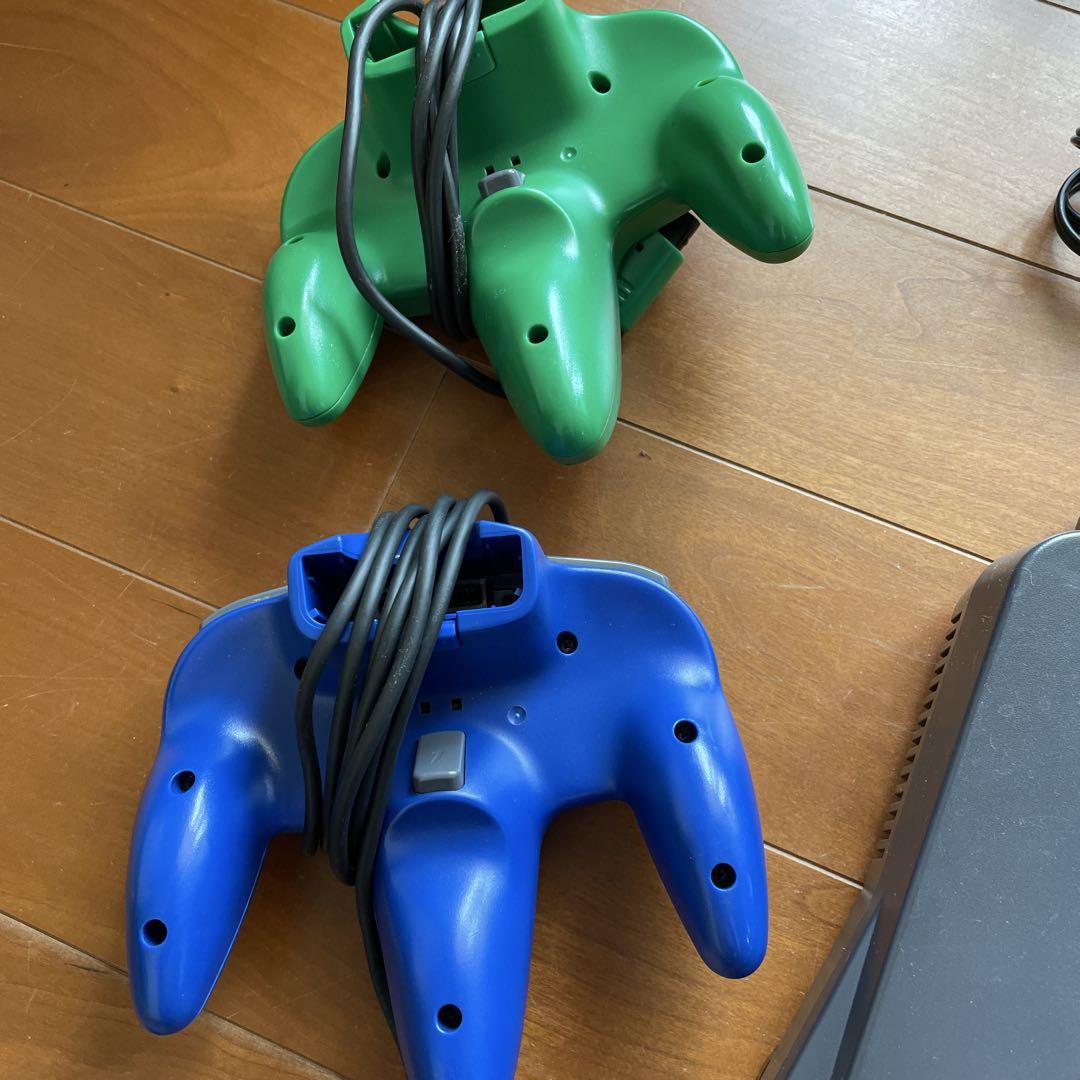 動作確認済 Nintendo64本体 コントローラー2機 モノラルAVケーブル 動作確認済 Nintendo64本体 コントローラー2機 モノラルAVケーブル
