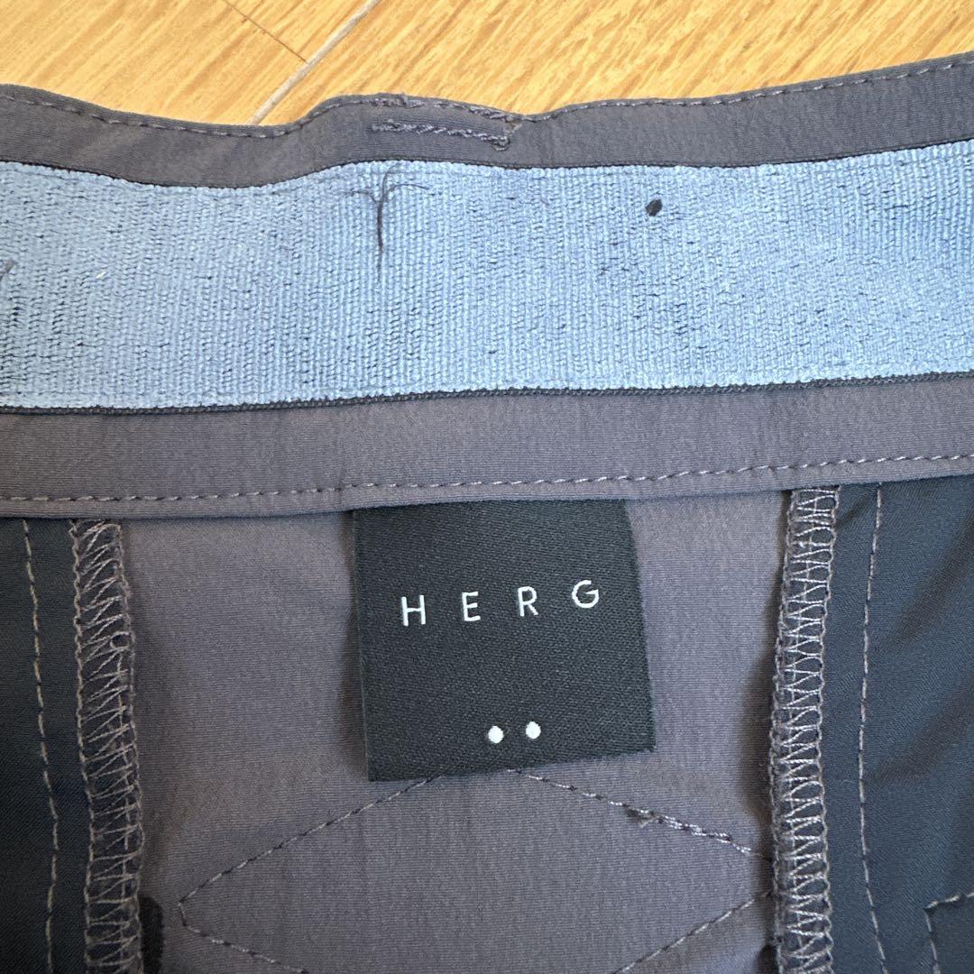 HERG1 エルグワン 　ボタニカル柄スカート