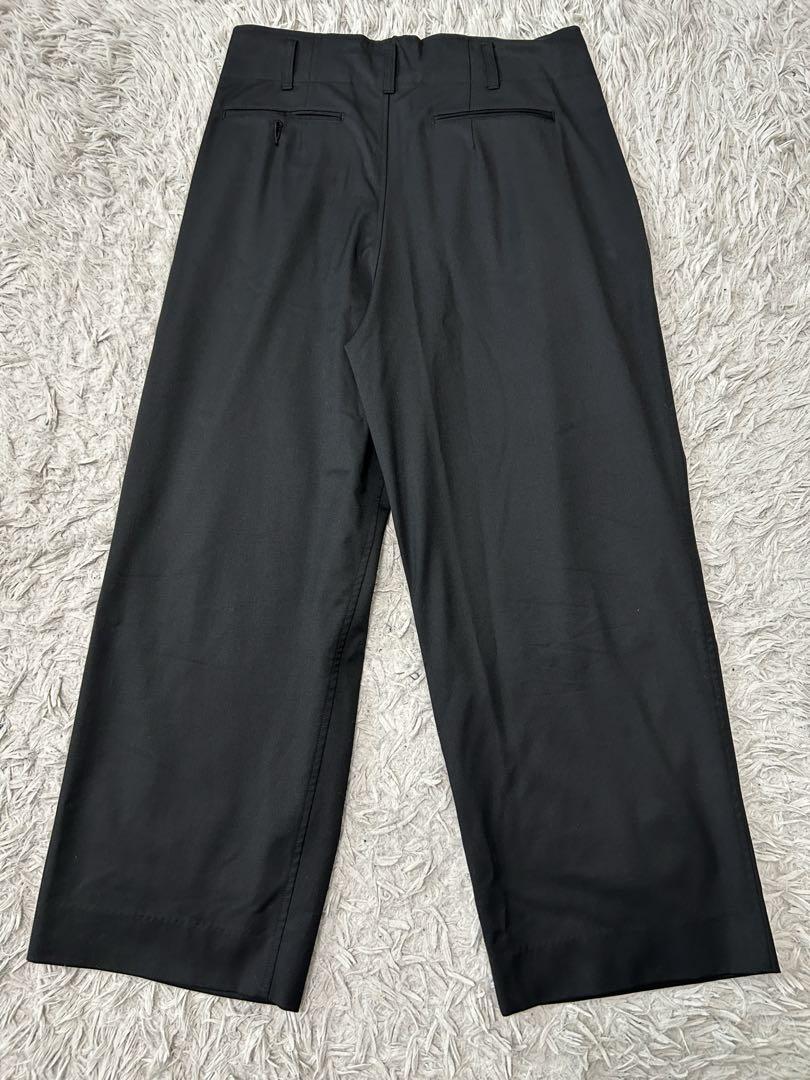 パンツ ESSAY WIDE TUCK DRAPE SLACKS