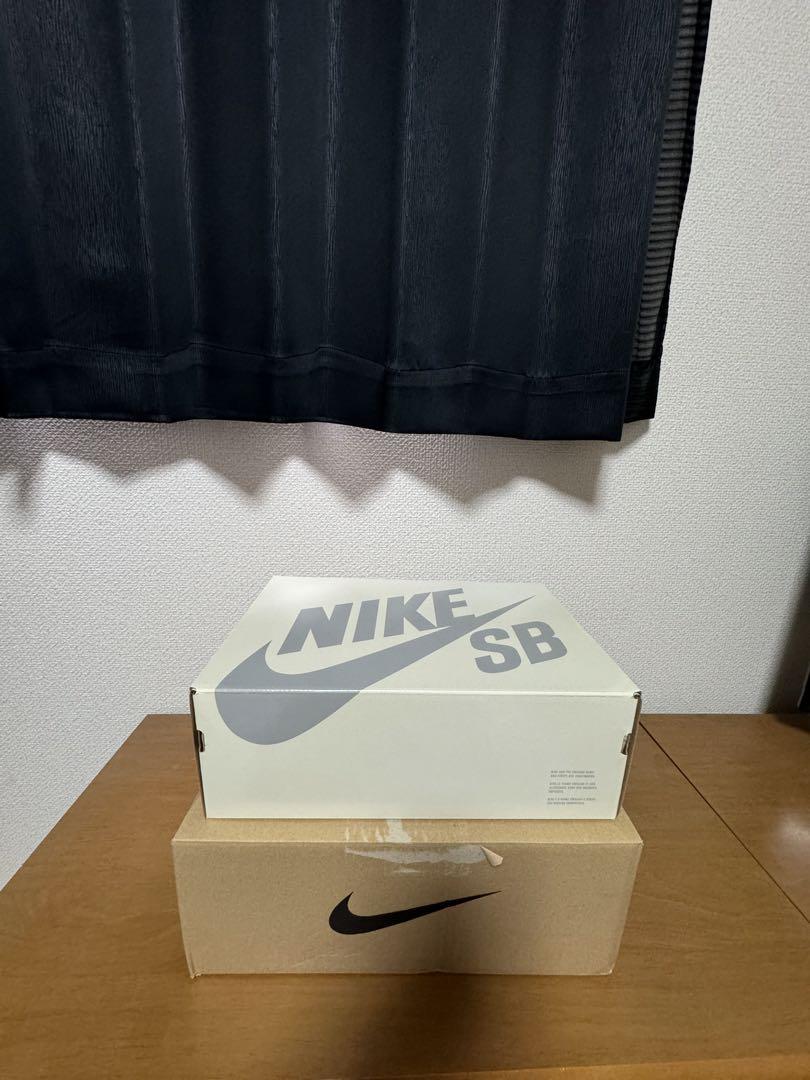NIKE SB ダンク LOW タイトブース