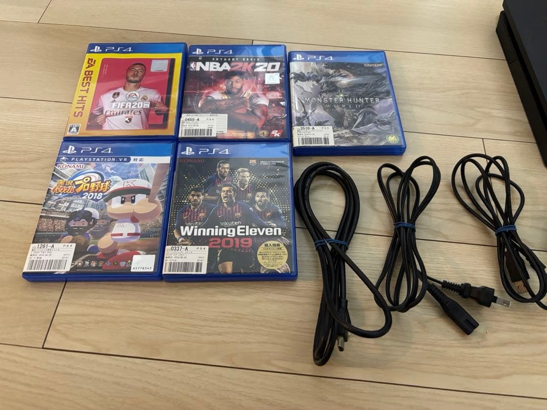 コントローラー2台 ゲーム目立った傷や汚れなし