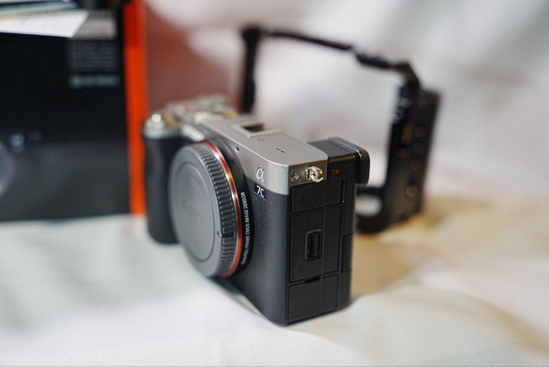 SONY α7C ミラーレス一眼　グリップゲージ付き SONY α7C ミラーレス一眼 グリップゲージ付き
