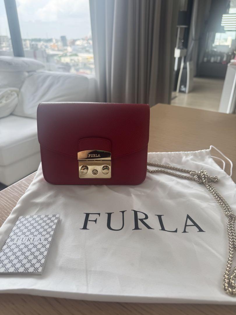 【美品】　FURLA レッド ショルダーバッグ　　赤