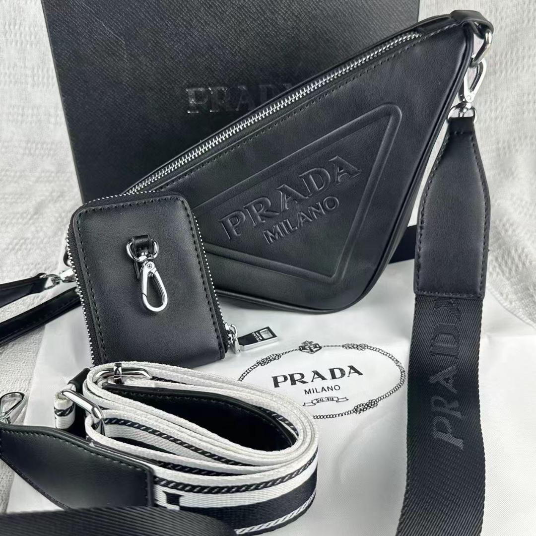 PRADA ブラックレザー 三角ショルダーバッグ PRADA ブラックレザー 三角ショルダーバッグ