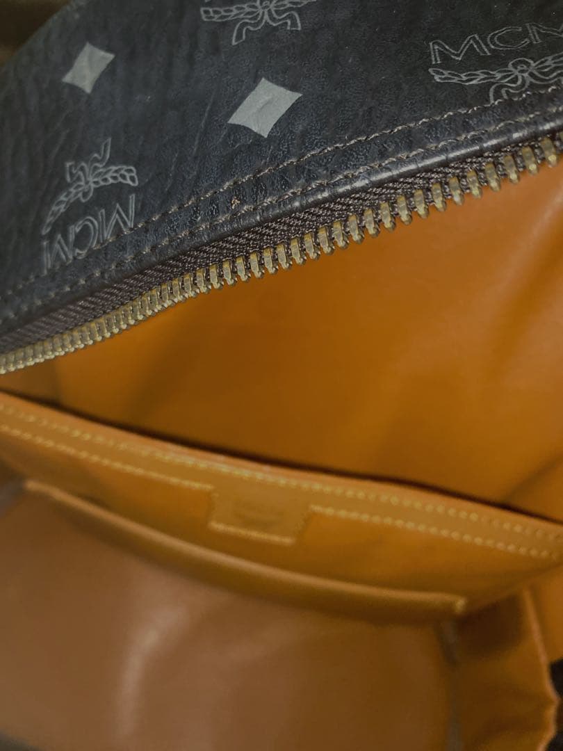 MCM 黒 リュック