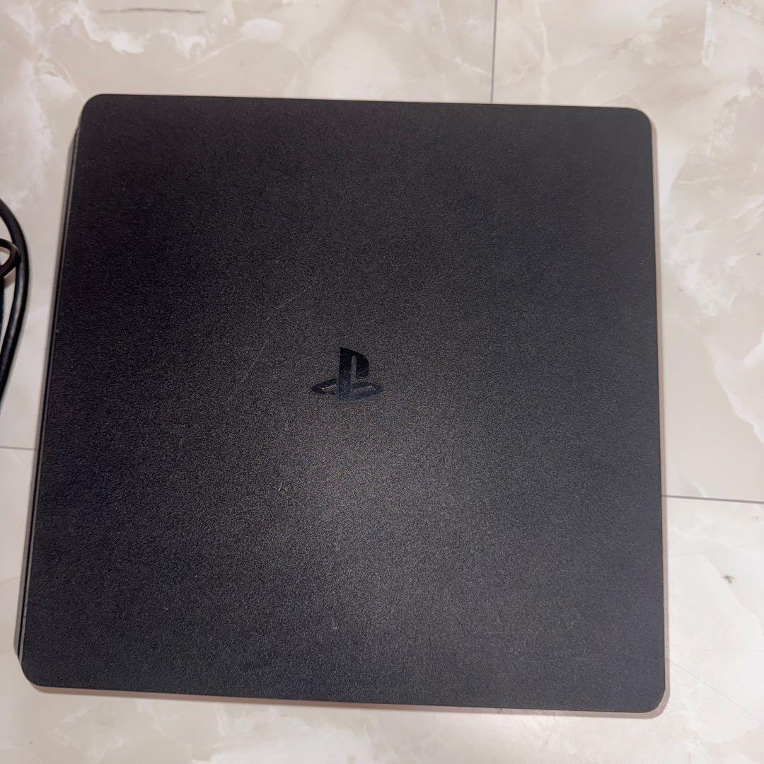 PlayStation 4 本体 赤いコントローラー付き PlayStation 4 本体 赤いコントローラー付き